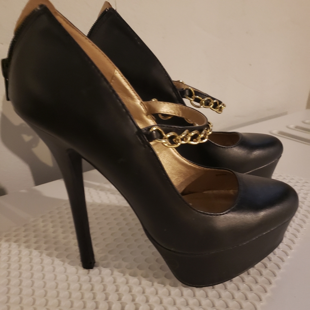 High heels gold chain design black pleather look